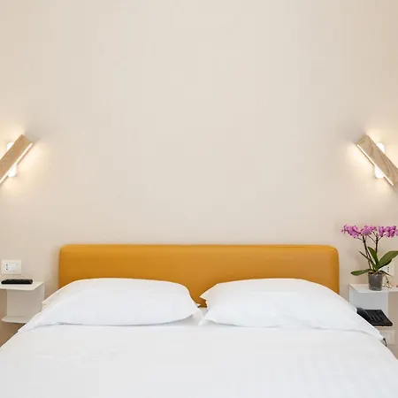 Santa Prisca 2* Róma